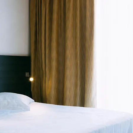 Escale Oceania Vieux Port Hotel 3*